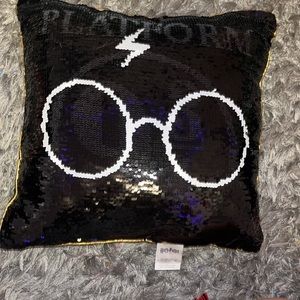 HARRY POTTER SEQUIN PILLOW
